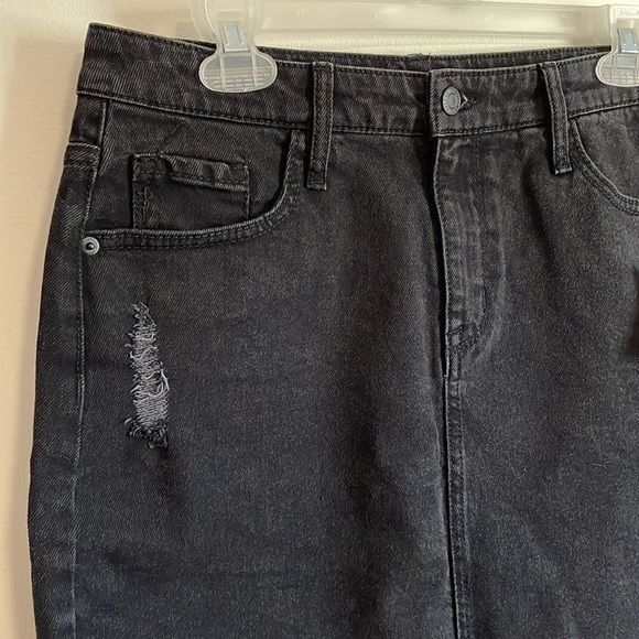 NWT Black Jean Skirt Distressed Mini 10/30 Faded Denim Cotton Holes Fray Mossimo - Picture 4 of 11